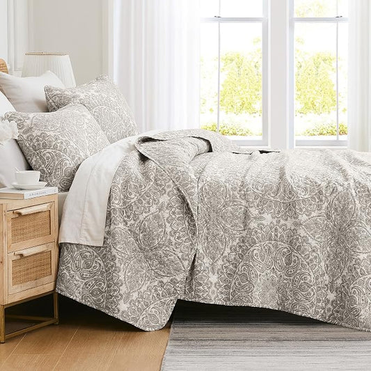 Southshore Fine Living, Inc. Ashanti Collection Oversized King Quilt Bedding Set, Soft Fabric, Lightweight Bedspread 3-Piece, Two Matching Shams (108 in Wide x 98 in Long), Cal/King Quilt Sets, Bone
