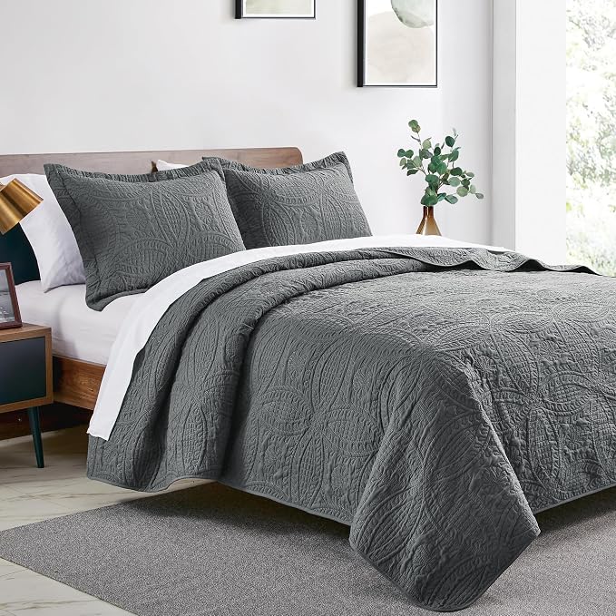 Love's cabin California King Size Quilt Bedding Set Dark Grey Bedspreads - Cal King Lightweight Bedspread Comforter - Coin Pattern Coverlet for All Season - 3 Pieces (1 Quilt, 2 Pillow Shams)