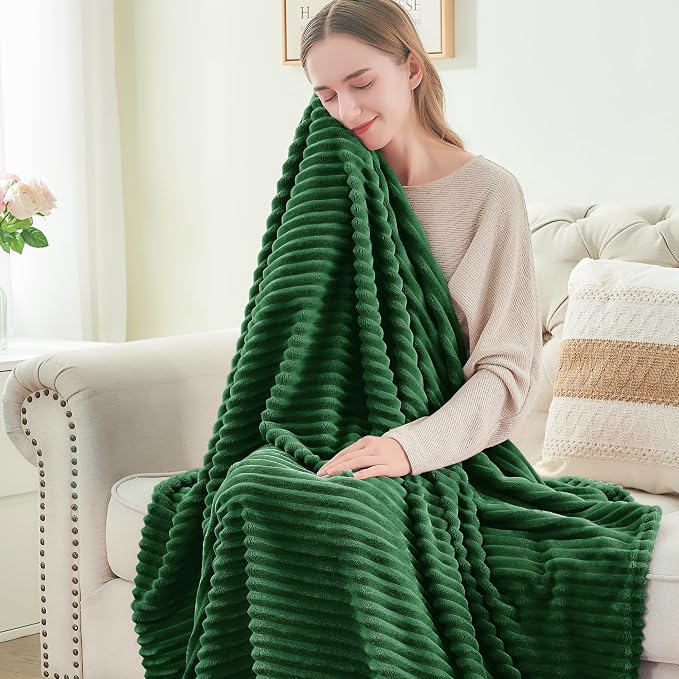 BEDELITE 3D Ribbed Dark Green Fleece Throw Blanket for Couch, 50x60 Inch | Soft Warm Decorative Fluffy Blanket, Cozy Plush Lightweight Fuzzy Throw Blanket for Bed Sofa Home Room Decor, Gift for Women