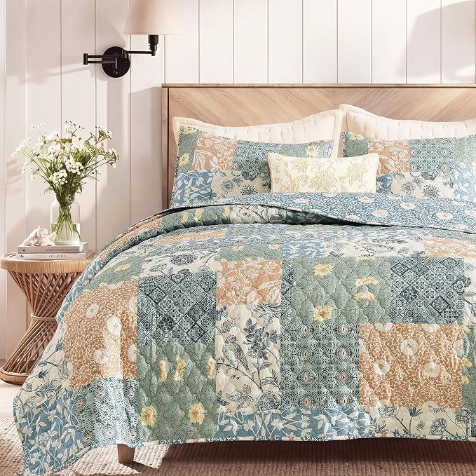 Oversized Queen Quilt Set-3 Pieces Soft Bedding Floral Patchwork Coverlet | All Seasons Quilts Queen Size for Bed, 1 Quilt (120" x 110") and 2 Shams (20" x 36"), Vintage Bedspread, Green