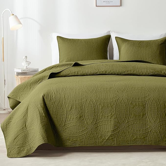 akkialla Twin Quilt Set,Olive Green Lightweight Bedspread with Coin Pattern, Soft Microfiber Coverlet for All Seasons, Elegant Modern Home Style (1 Quilt, 1 Pillow Sham)