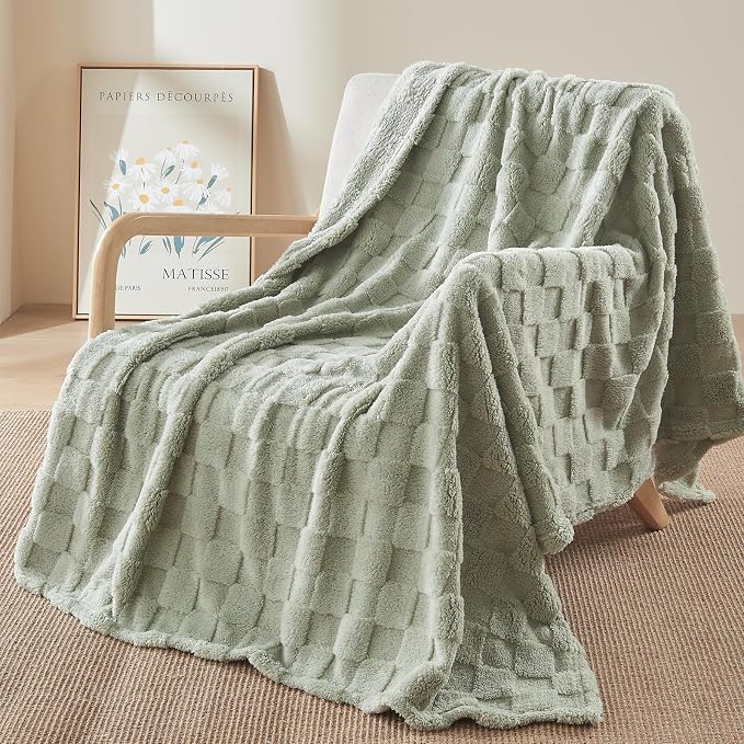 NEWCOSPLAY 3D Checkered Flannel Queen Blanket, Sage Green, 90"x90" | Super Soft Cute Lightweight Decorative Premium Silky Fleece Blanket for Couch Sofa Bed, Gift for Women Men, All Season Use