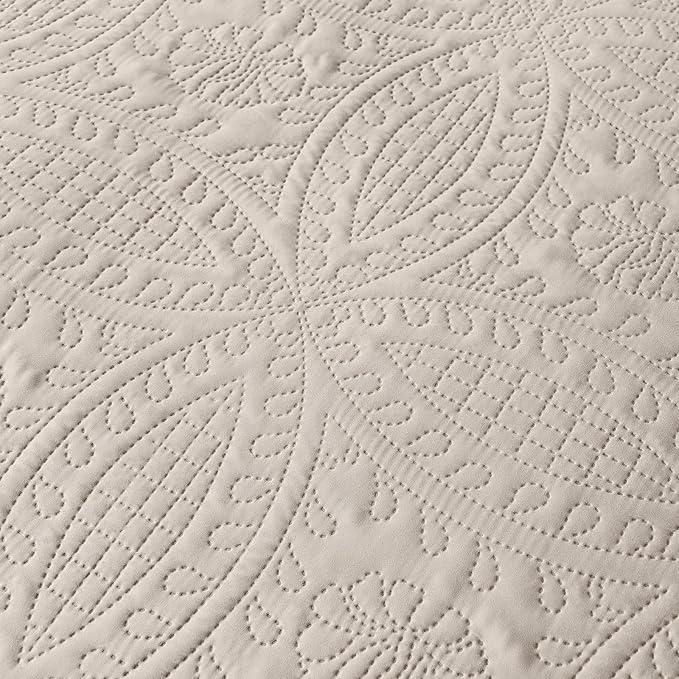 akkialla Taupe King/Cal King Quilt Set, Ultrasonic Lightweight Bedspread Coverlet for Modern Minimalist Bedroom, Soft Microfiber Coin Pattern Bedding, 3-Piece (1 Quilt, 2 Pillow Shams) | Breathable fabric