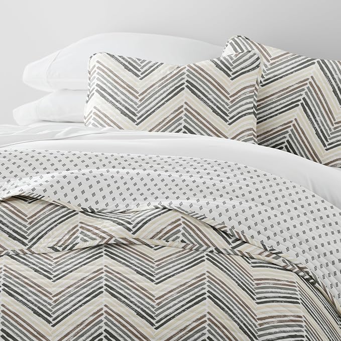 Merit Linens Soft Quilt Coverlet Bedding Set - Reversible Patterns - King/Cal-King Light Gray