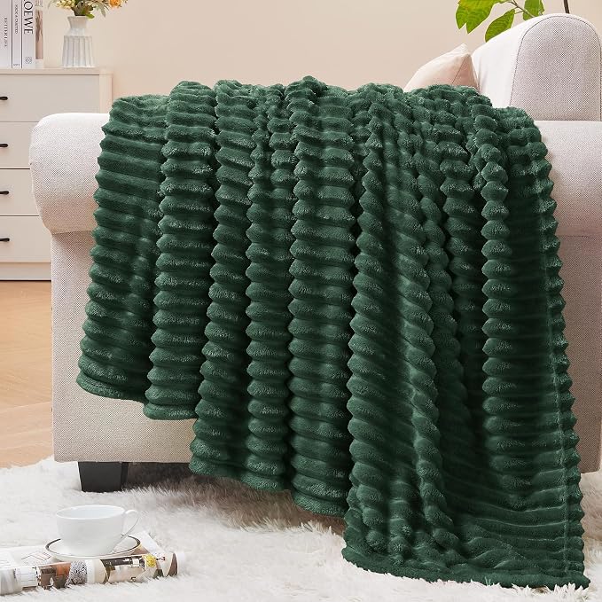 BEDELITE 3D Ribbed Emerald Green Fleece Twin Blanket for Couch, 60x80 Inch | Soft Warm Fluffy Blanket for Bed Sofa College Dorm Room Decor, Luxury Cozy Plush Birthday Gifts for Women Girls, Lightweight