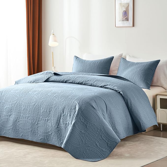 akkialla Dusty Blue King/Cal King Quilt Set,Ultrasonic Lightweight Bedspread Coverlet for Modern Minimalist Bedroom,Soft Microfiber Coin Pattern Bedding,3-Piece (1 Quilt,2 Pillow Shams)