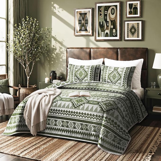 akkialla Reversible Green Boho Twin Quilt Set, 2-Piece Bohemian Aztec Microfiber Bedspread, Soft Lightweight All-Season Coverlet (1 Quilt, 1 Sham)