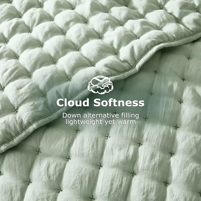 WDCOZY Sage Green California Oversized Cal King Size Quilt Bedding Sets with 2 Pillow Shams, Lightweight Soft Bedspread Coverlet Bed Cover for All Season, 3 Pieces, 116x106 inches