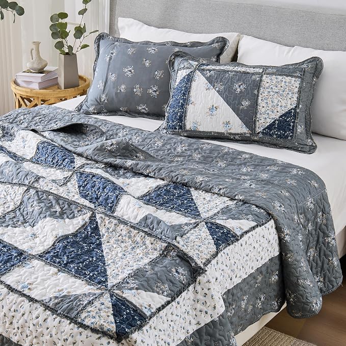 Full/Queen Size Quilt Set Grey Floral Patchwork Bedspreads Bedding Set | VIVILINEN 3-Piece Reversible Floral Coverlet Set Lightweight Comforter Queen Bed Sheet Set Cover Blanket with 2 Pillow Shams