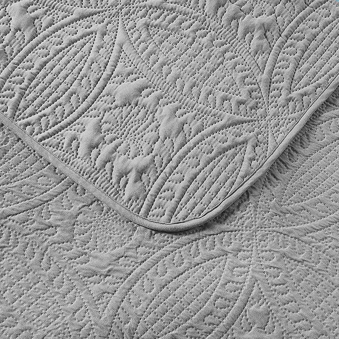 Pure Bedding Quilt Set Full/Queen Size Light Grey - Oversized Bedspread - Soft Microfiber Lightweight Coverlet for All Season - 3 Piece Includes 1 Quilt and 2 Shams, Geometric Pattern