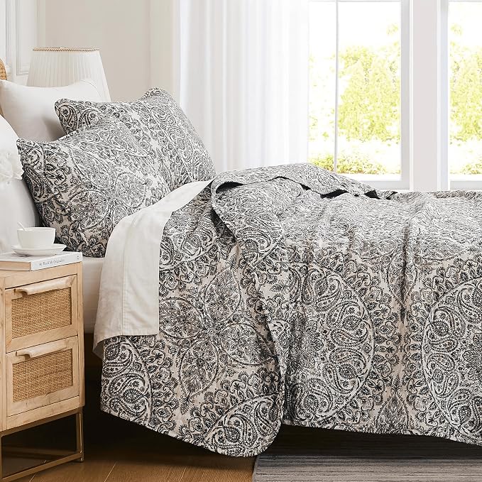 Southshore Fine Living, Inc. Ashanti Collection Oversized Quilt Queen Bedding Set Lightweight, Soft Coverlet Bedspread 3-Piece with Two Matching Shams (98 in Wide x 98 in Long), Full/Queen, Grey